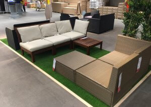 artificial-grass-furniture-display